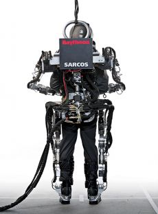 Illustration for article titled New Pictures of XOS Exoskeleton Send Sci-Fi Shivers Down Our Spines